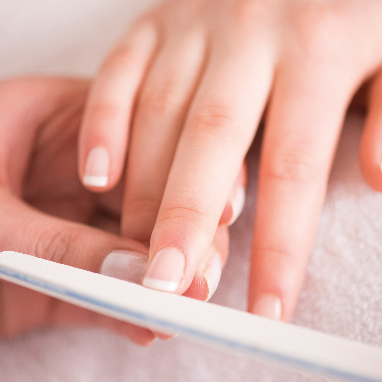 Handpflege in der Kosmetikabteilung